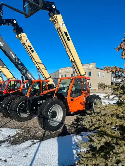 Have some brand new 7000lb 42’ reach and 10,000lb 55’ reach telehandlers available for rent anywhere...