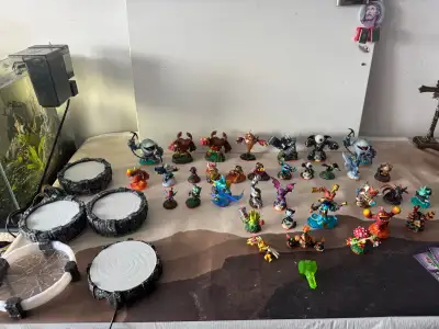 LARGE LOT, SKYLANDERS COLLECTION, FIGURINES PORTALS OF POWER, NO PICKING VIDEO GAMES, PLAYSTATION, X...