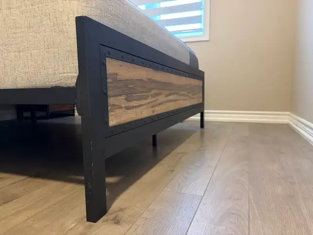 Bed and Side Tables in Beds & Mattresses in Oakville / Halton Region - Image 3