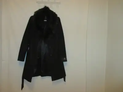 MANTEAU AVEC COLLET FOURRURE FEMME, View more