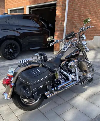 2004 HD Heritage Softail- FLSTCi fuel injected- Twin Cam 88 ci, rare 2 tone smokey gold pearl/vivid...
