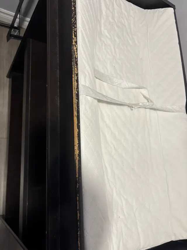 change table and pad  in Bathing & Changing in Guelph - Image 4