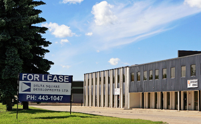 3714 SQUARE FEET OFFICE/WAREHOUSE FOR LEASE WEST END WITH YARD in Commercial & Office Space for Rent in Edmonton - Image 3