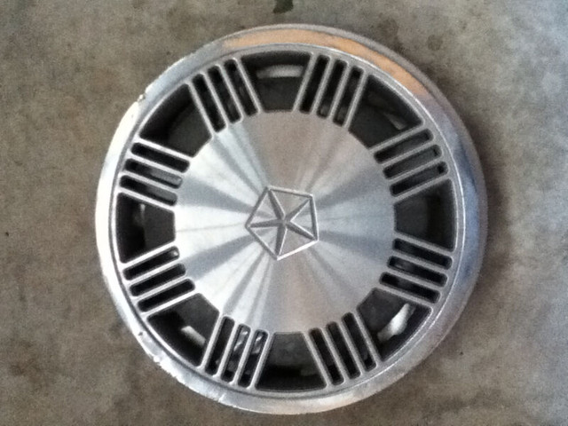 Chrysler generic grey wheel cover, several types. in Tires & Rims in Hamilton - Image 2