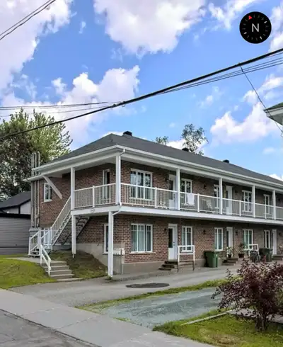 390 Assomption, Sherbrooke 4 ½ au 1ᵉ étage Libre le 1ᵉʳ Septembre Immeuble tranquille, près du cégep...
