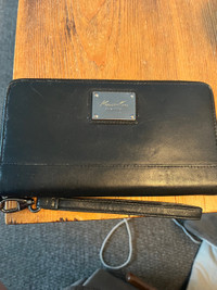 Keneth Cole Black Wallet. Lots Of Card Space. Removable Strap. 4