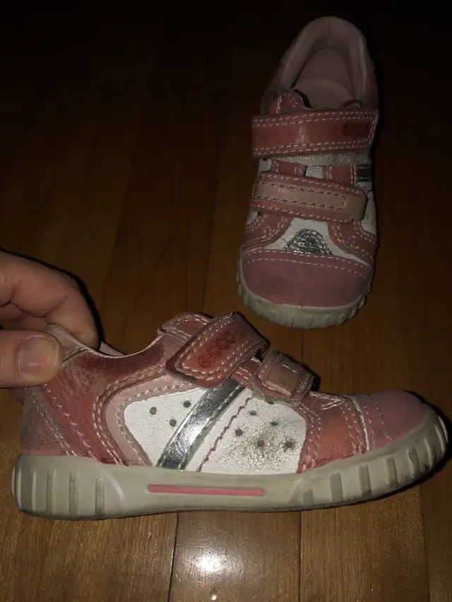 Souliers pour filles - ECCO (Size 7) in Kids & Youth in City of Montréal - Image 3