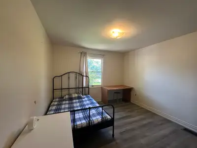 Male Student Rooms for Rent – Near Trent University | All Inclusive | Peterborough 1291 Bathurst St,...