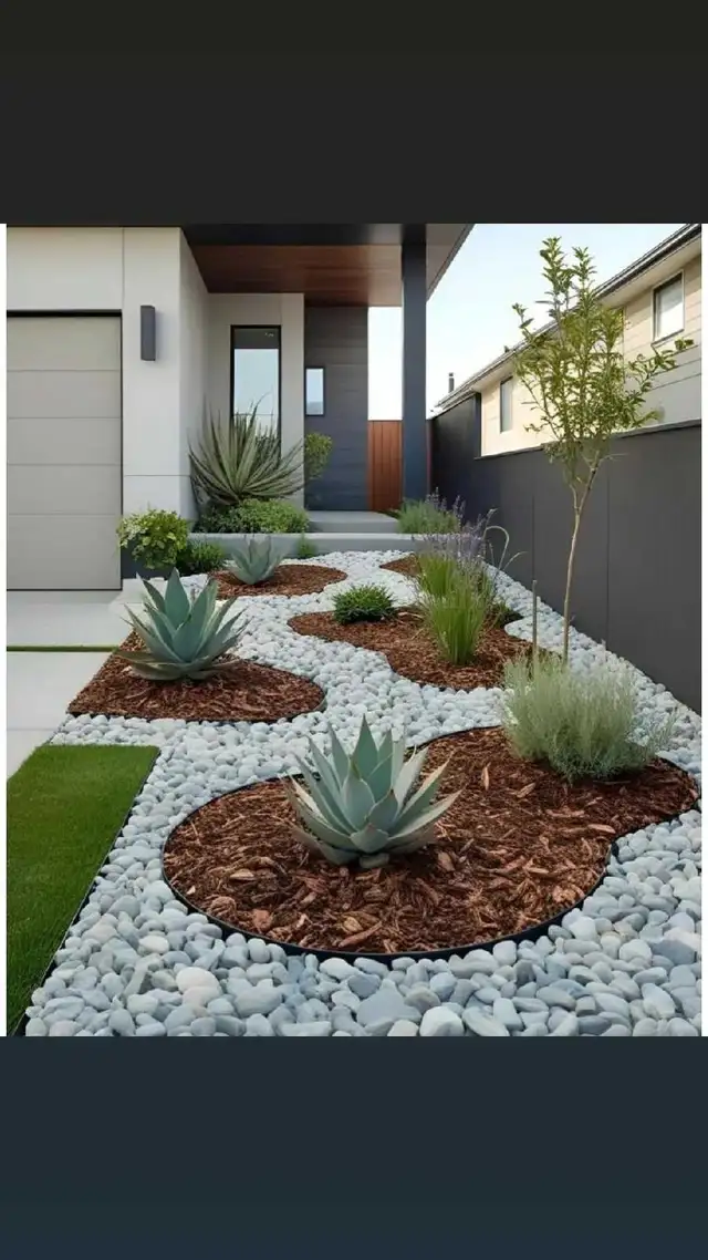 LANDSCAPING AND FENCE in Lawn, Tree Maintenance & Eavestrough in Edmonton - Image 5