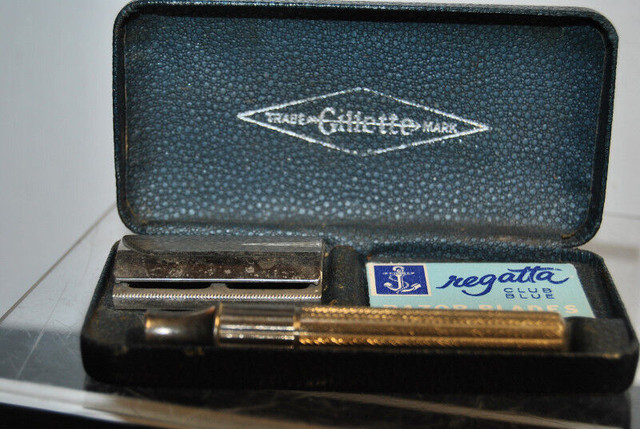 Vintage Gillette Safety Razor  BOX MADE IN ENGLAND in Arts & Collectibles in Vancouver - Image 3
