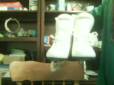 WINNWELL women figure skates size 5, View more