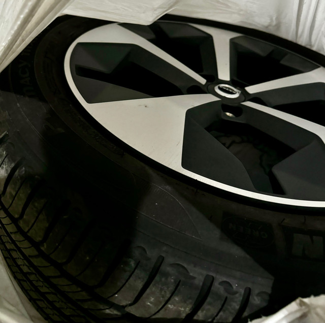 4 Original 2023 Volvo XC40 19” tires and rims in Tires & Rims in City of Toronto - Image 2