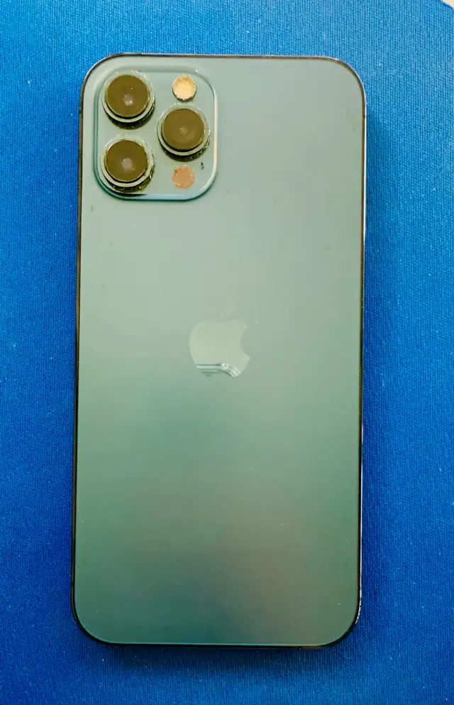 Apple iPhone 12 Pro Max - 128GB - Excellent Condition in Cell Phones in Ottawa - Image 3