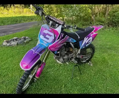 •prêt à rouler en bonne condition •Un tire arrière neuf et Lui qui est sur la moto ( très bon!) (I a...
