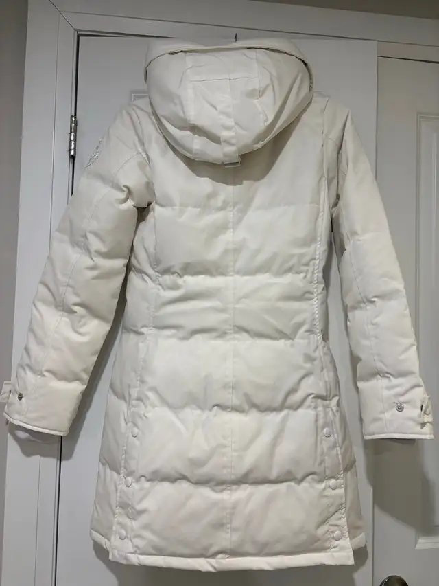 CANADA GOOSE Humanature Shelburne Down Parka in Women's - Tops & Outerwear in Markham / York Region - Image 3
