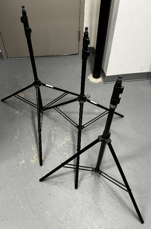 Elinchrom Light Stands - Set 3 in Cameras & Camcorders in City of Toronto