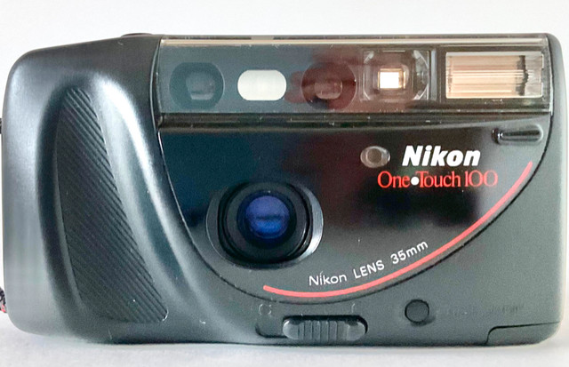 Vintage 1988 Collection Caméra NIKON 35 mm One toucha 100 L dans Art et objets de collection  à Lévis