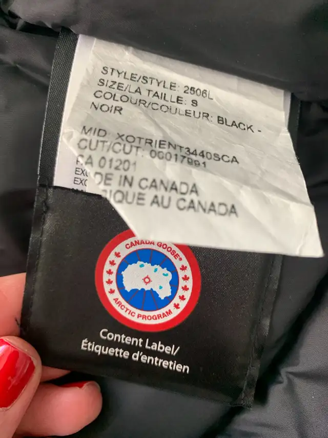 Canada Goose Coat  in Women's - Tops & Outerwear in City of Toronto - Image 7