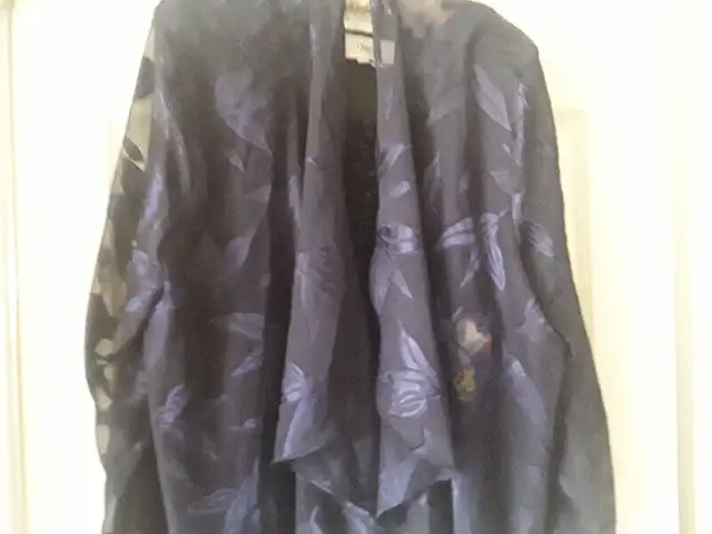 Woman's Size 22 Navey Blue Pants and  Blouse - NEW in Women's - Bottoms in City of Toronto - Image 7