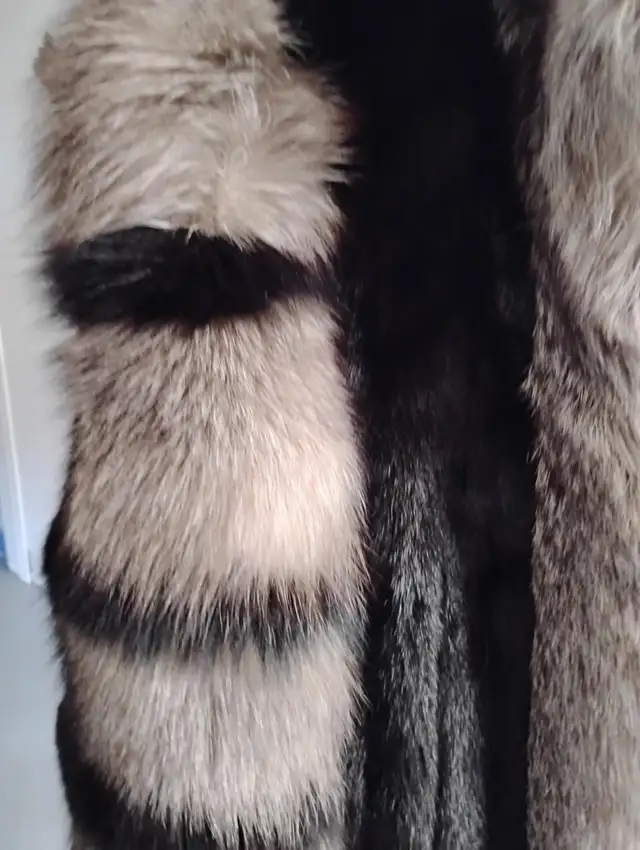 Manteau en véritable fourrure de vison et renard argenté in Women's - Tops & Outerwear in Lévis - Image 4