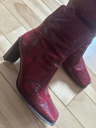 LEATHER SNAKE SKIN “STUWART WEITZMAN “APOLLO CRANBERRY BOOTS, View more