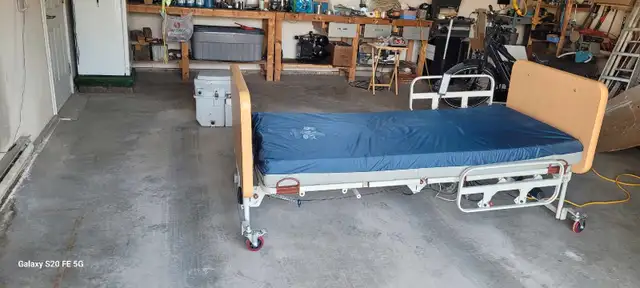 hospital bed in Beds & Mattresses in Cranbrook - Image 3
