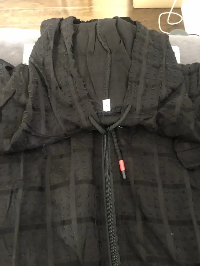 Black Short Sleeve Hoodie - Size S in Men's in Mississauga / Peel Region - Image 4