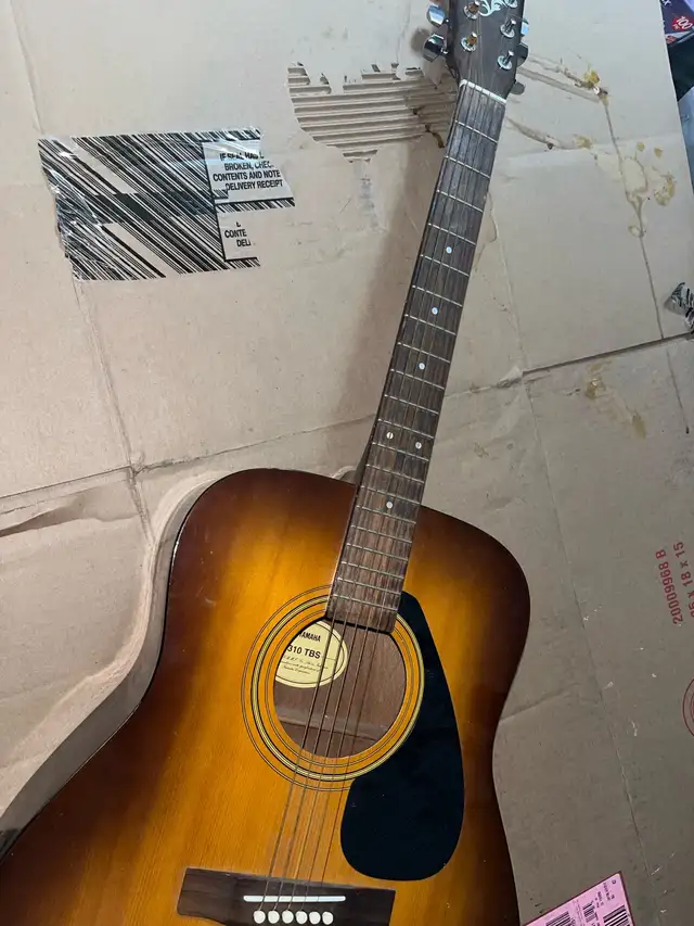 Yamaha guitar F310/guitare  in Guitars in City of Montréal - Image 3