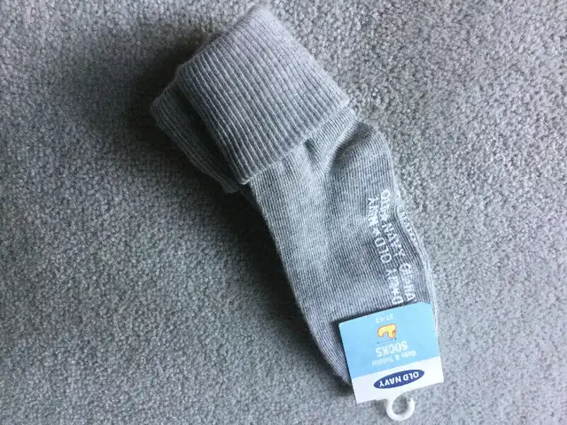 BRAND NEW - OLD NAVY SOCKS 3T/4T in Clothing - 3T in Hamilton - Image 2
