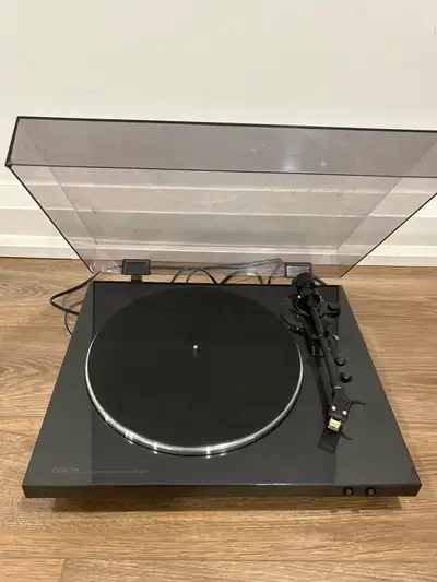 This is a Denon DP-300F fully automatic turntable system in excellent, used condition. Here are some...