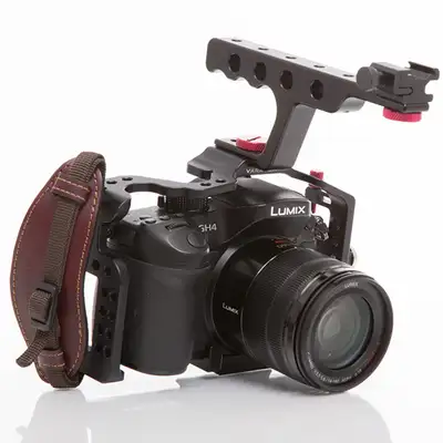 PANASONIC GH4 -  LUMIX 12 to 35 mm WITH CAGE