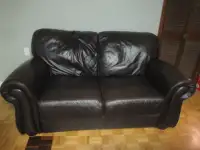 LARGE BROWN LEATHER LOVE SEAT FROM DECORIUM