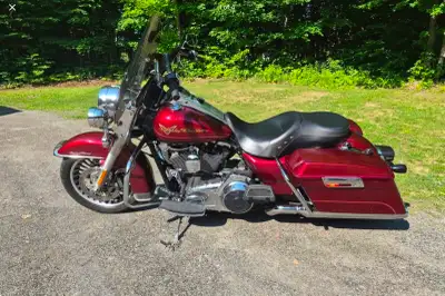 Excellent Condition 2010 Road King Odometer Reading is in Miles (34500) Selling because the aging pr...