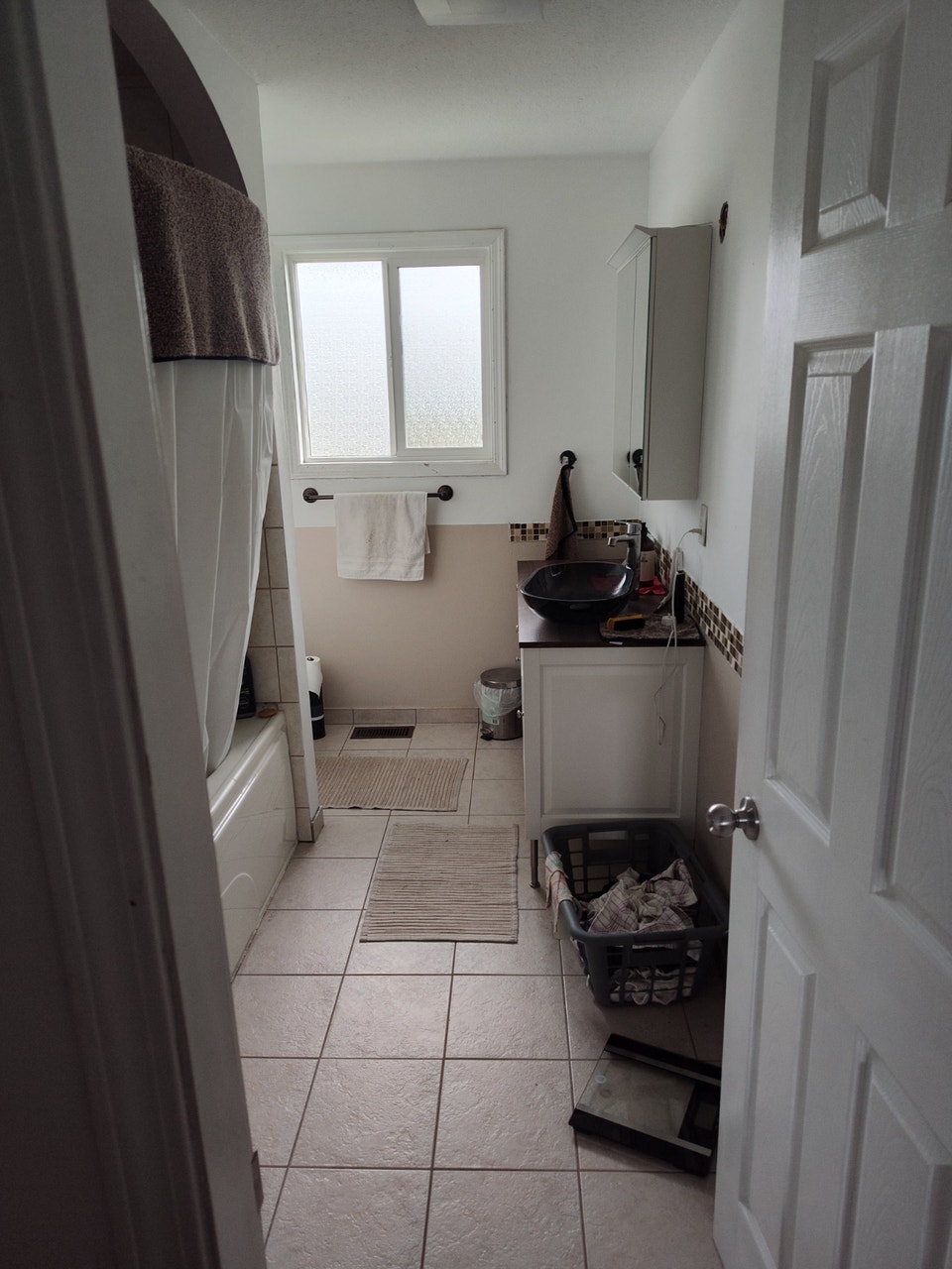 Newly updated and renovated upper class 3 Bed 1 Bath apartment 4