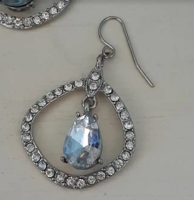 Vintage crystal embellished hanging circle earrings64722758202113122