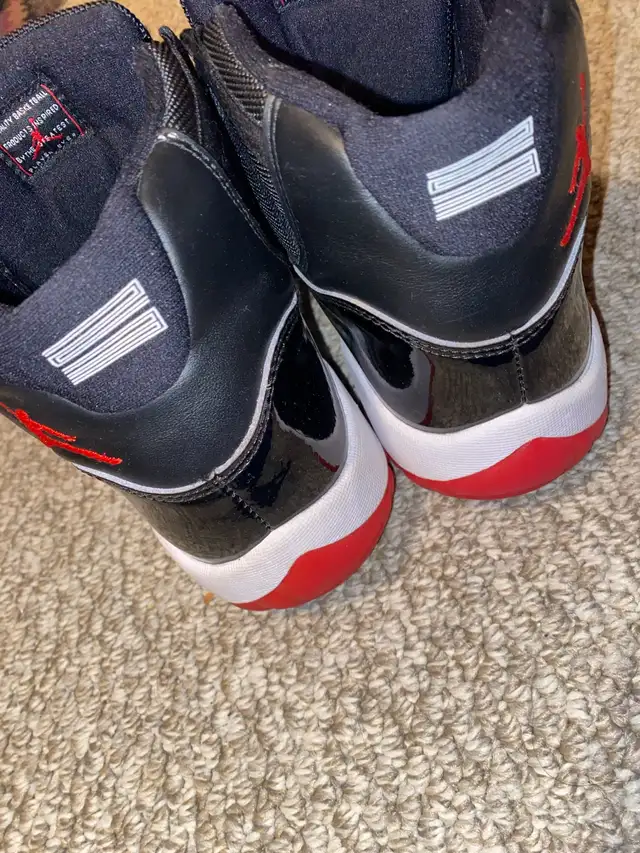 Jordan 11 Size 9.5 in Men's Shoes in Mississauga / Peel Region - Image 4