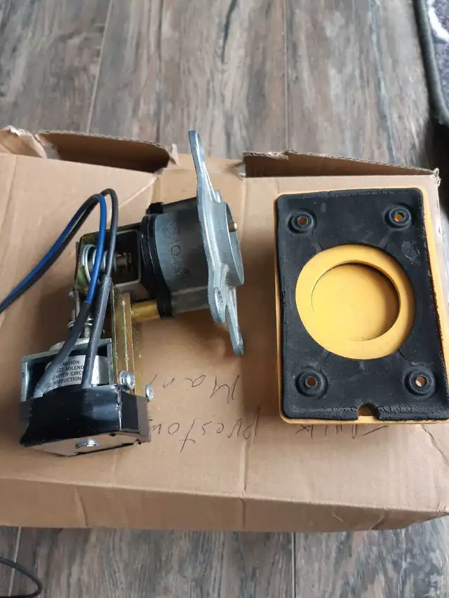 prise AC 120V 15Amps auto eject in Electrical in Trois-Rivières - Image 3