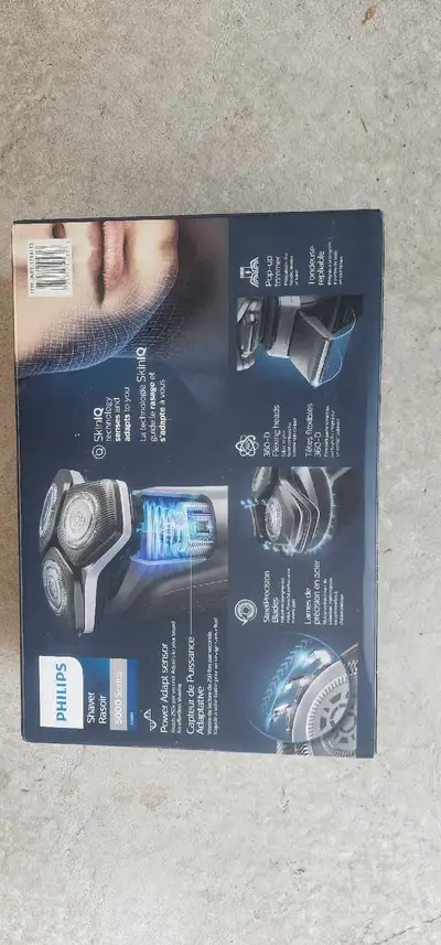 Selling a Philips Shaver 5000 Series razor, model S5531/41, that's in excellent condition and ready...