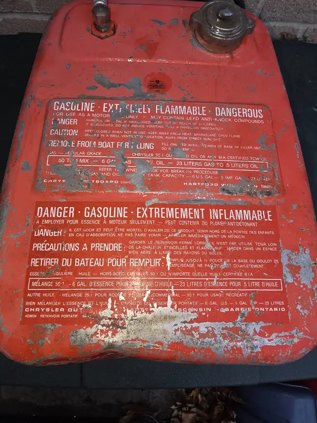 6 Gallon Chrysler Tote Tank Steel Marine Portable Gas Canisters in Other in Windsor Region - Image 11