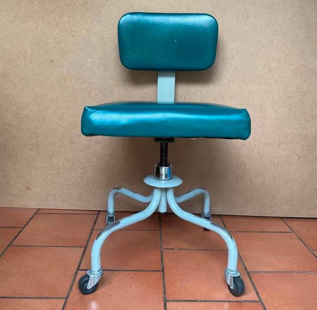 70’s Vintage Doerner Industrial Style Rolling Swivel Chair in Chairs & Recliners in Abbotsford