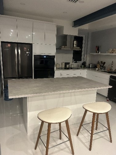 ilot cuisine IKEA blanc/gris clair 1100$ dans Mobilier de salle à manger et cuisine  à Ville de Montréal
