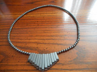 Sautoir-collier de perles noires