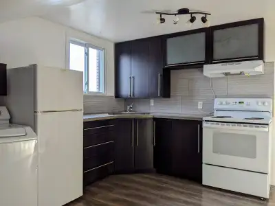 2 bedroom apartment with ensuite laundry in Port Colborne