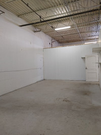 kipling/south Qew  studio /shop  with high celling  ASAP