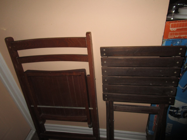 chaise pliante avec table de bois pliante intérieur- extérieur ! dans Autres tables  à Laval/Rive Nord - Image 3