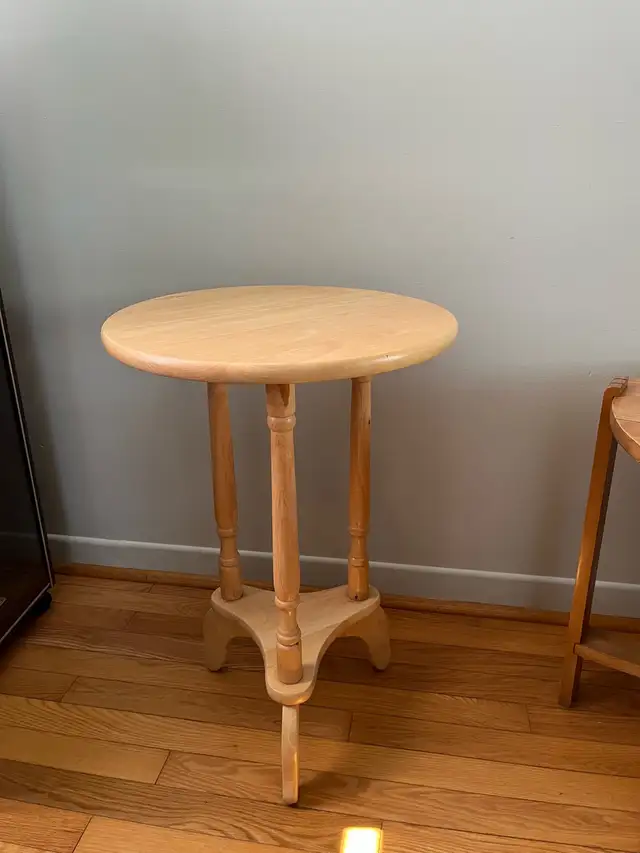 Elegant Solid Wood End Table441533586296033281
