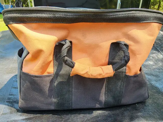 Ridgid Canvas Tool Bag With Zipper & 8 Pockets Inside 8 Outside in Tool Storage & Benches in Windsor Region - Image 8
