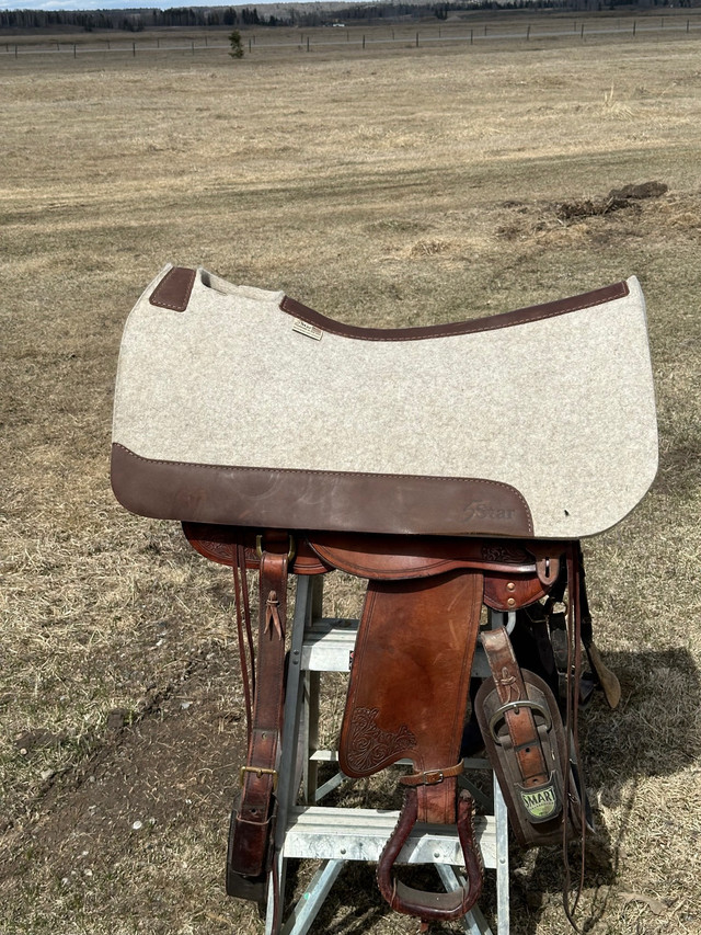 TUCKER SADDLE GEN 11 HIGH PLAINS in Equestrian & Livestock Accessories in Red Deer - Image 4