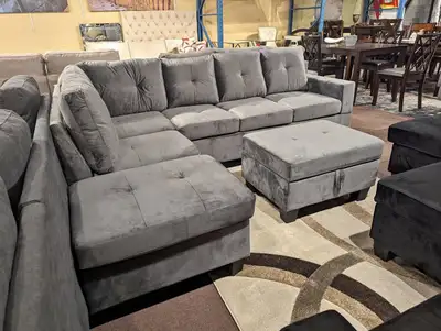 Canapé d'angle 7 places + pouf (Prix&nbsp;: 780&nbsp;$), View more