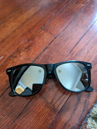 Ray-Ban Wayfarer polarized sunglasses